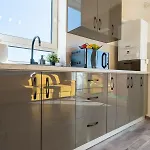 Mohost Bobby - Right In The Mood Apartment *