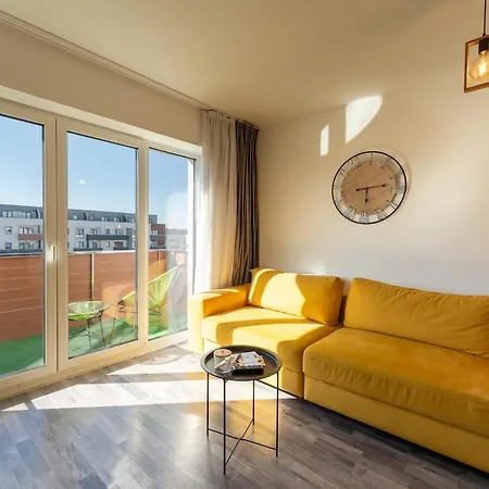 Mohost Bobby - Right In The Mood Apartment *